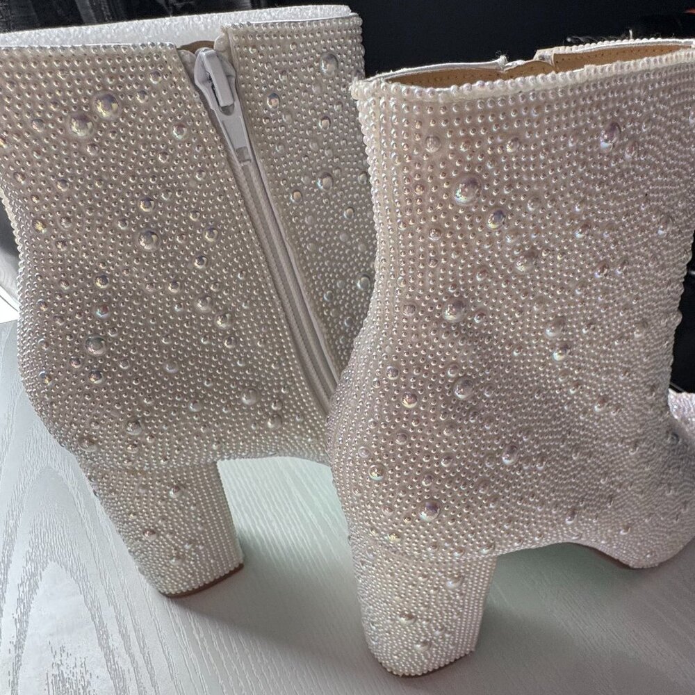 Betsey Johnson Pearl Rhinestone Ankle Boots Pointed Toe Block Heel Zip-Size 7.5 - Picture 2 of 5